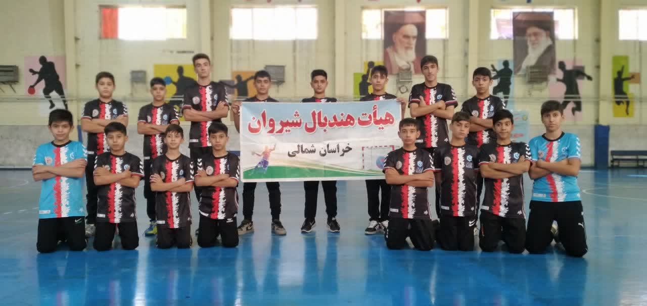 کسب مقام سوم توسط تیم هندبال خردسالان آذرخش شیروان در رقابت‌های منطقه یک کشور