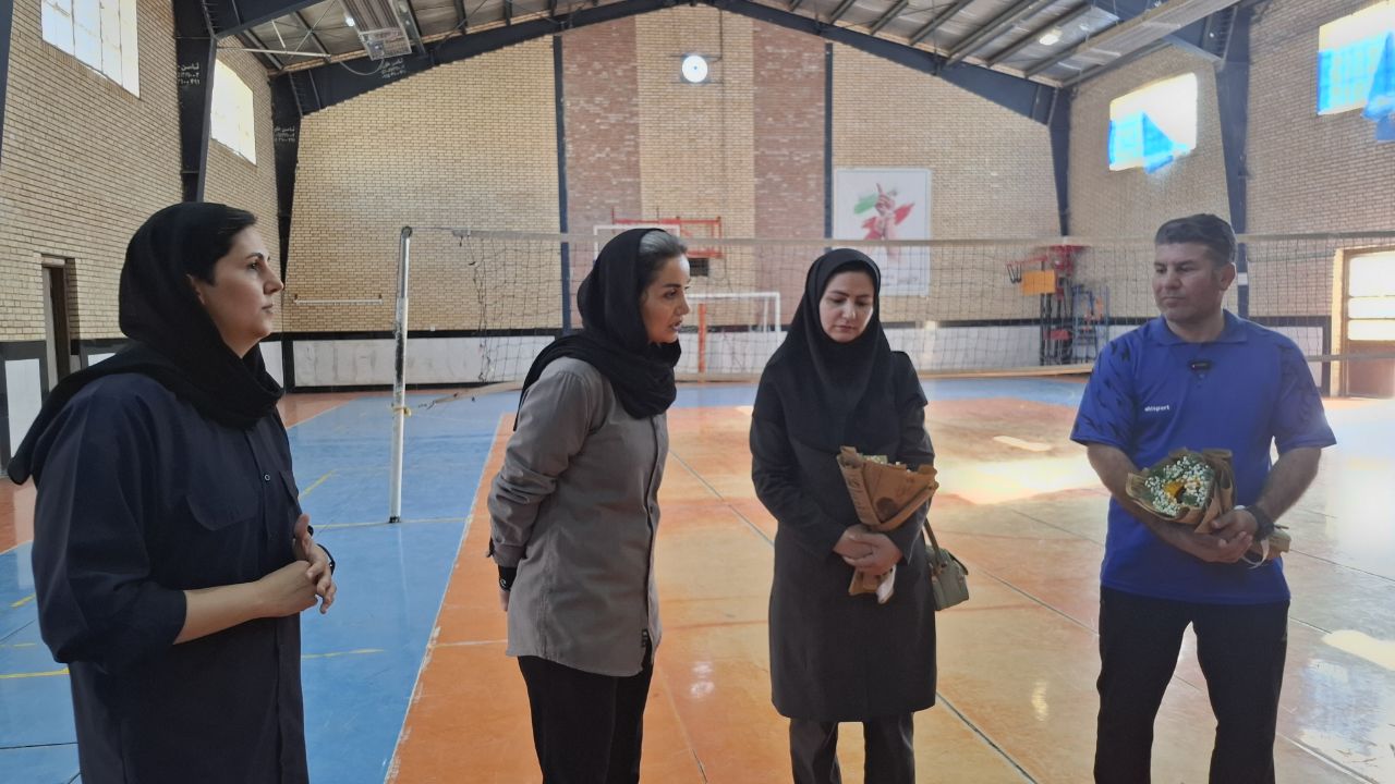 بازدید علی خالق زاده از تمرینات باشگاه والیبال هستی