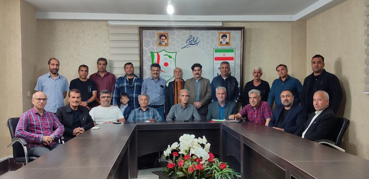 🔷 قرعه‌کشی مسابقات پیشکسوتان فوتبال استان در فصل ۱۴۰۴ برگزار شد